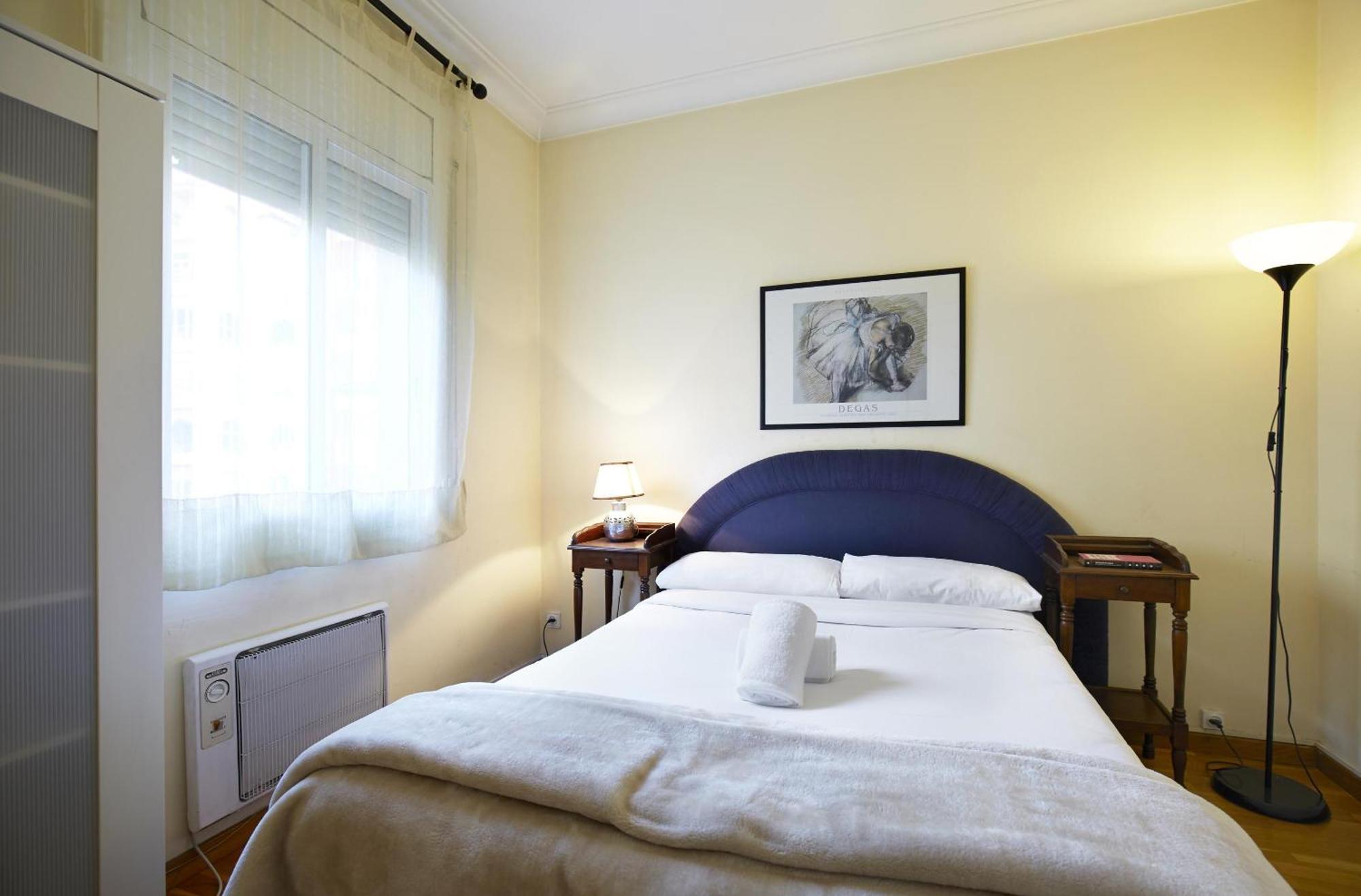 Apartamentos Calvet Barselona Dış mekan fotoğraf